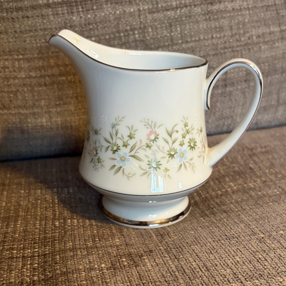 Noritake Floral Cream Pitcher with Gold Trim - Savannah Pattern